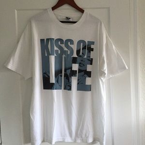 SADE - KISS OF LIFE - SADE - Tshirt - LIKE NEW -XL